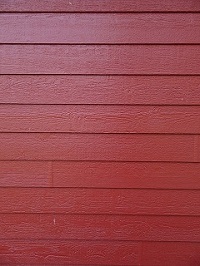 Beplankung an einer Hauswand