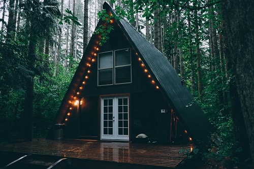 Finnhütte in einem Wald