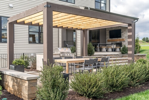 Terrassenüberdachung freistehend im Garten